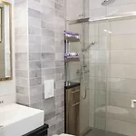 شقة Ella