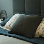 شقة Ella