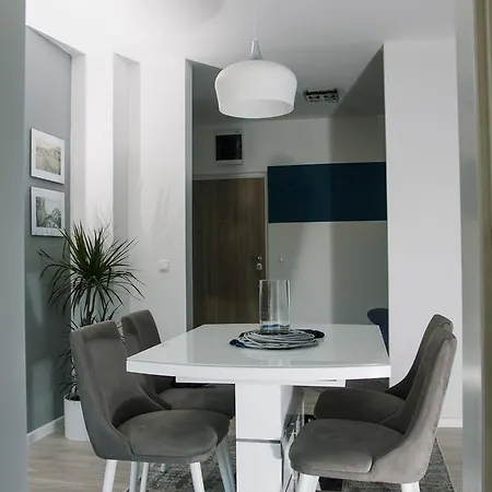 Ella Apartment *